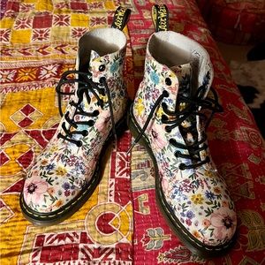 Floral, Doc Martens, women’s 9